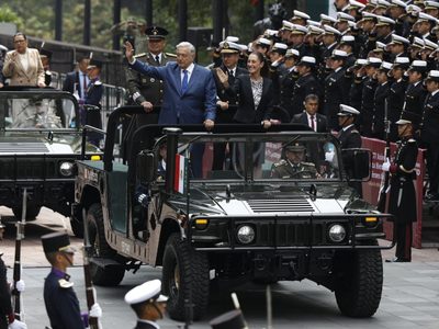 Sheinbaum y AMLO acuden a la conmemoración del 117 aniversario de los Niños Héroes en Chapultepec
