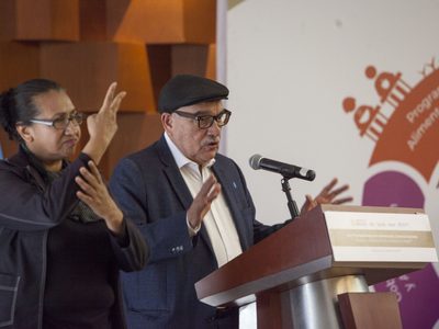 Nuevos libros de texto de la SEP, un "absurdo pedagógico": Gilberto Guevara Niebla