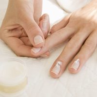 Cómo fortalecer tus uñas quebradizas o escamadas con los secretos de las expertas en manicura
