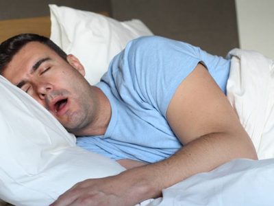 ¿Es bueno o malo babear al dormir?: esto ocurre cuando mojás la almohada en la noche