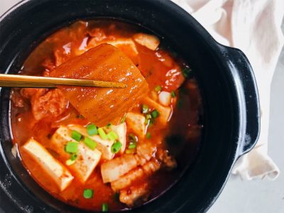En pocos pasos: la sopa coreana que es ideal para el frío y tiene muchos nutrientes