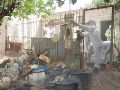 Rescataron a una anciana con síndrome de Diógenes que vivía en estado de abandono en una vivienda de Neuquén