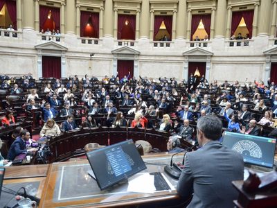 Tras semanas de negociaciones, la Ley ómnibus se debate en Diputados