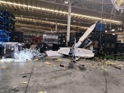 Avioneta se desploma dentro de instalaciones de empresa en Coahuila; hay dos lesionados