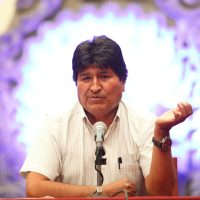 Evo Morales convoca a "diálogo nacional" y arremete contra la OEA