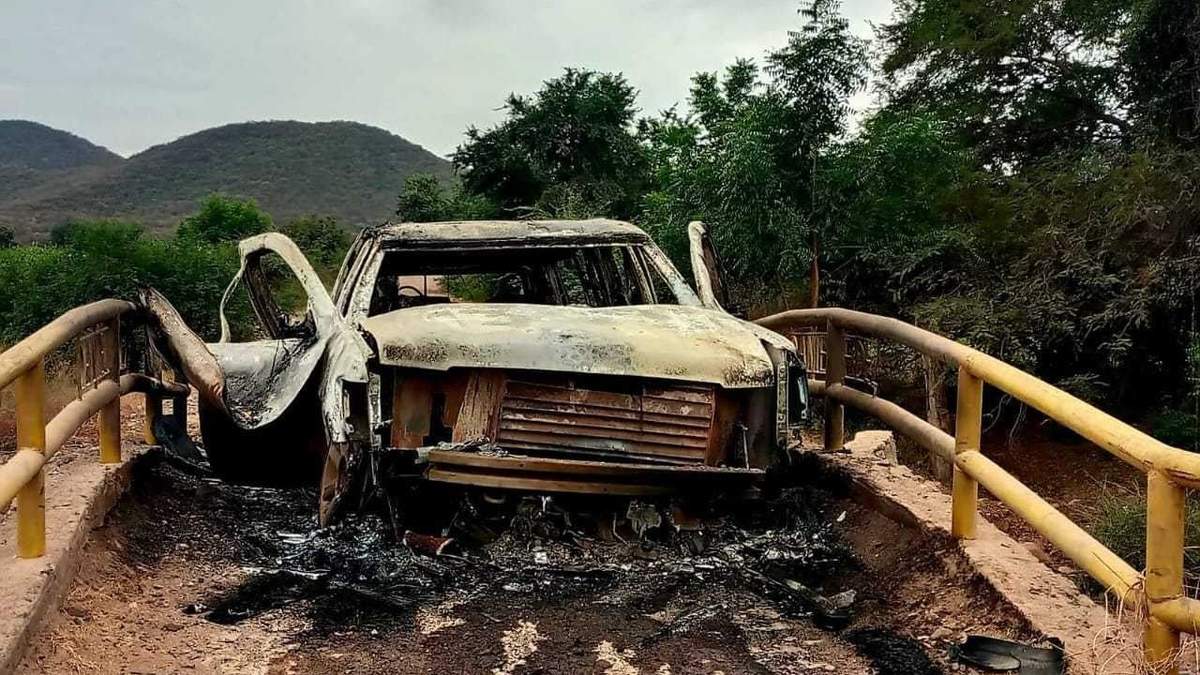 El vehículo incendiado