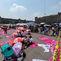 Llevan a miles de personas al Zócalo para el cierre de campaña de Sheinbaum (Videos)