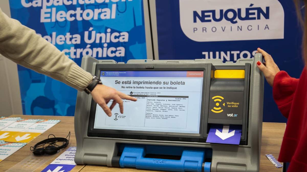 Sistema de votación con Boleta Única Electrónica. Fuente: (Twitter)