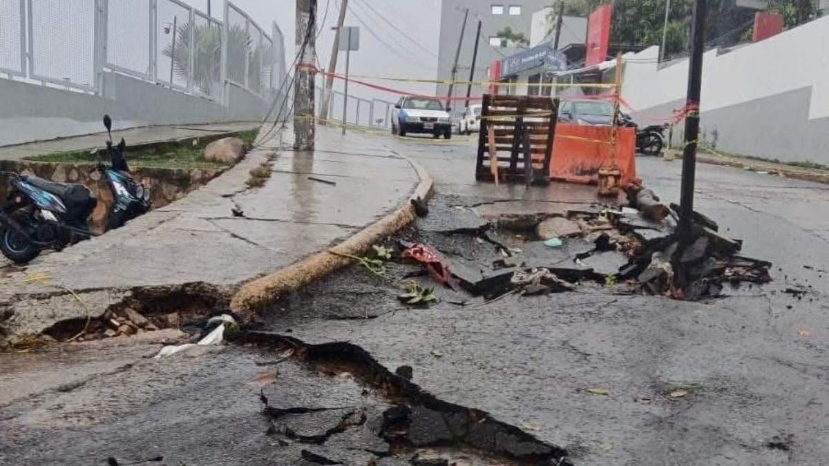 Daños en la Avenida Ruiz Cortines de Acapulco