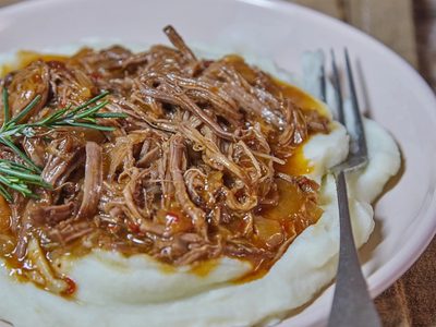 Se corta sola: prepará esta carne desmechada para las fiestas y corónate como el mejor