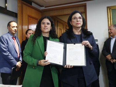 Luisa María Alcalde entrega las iniciativas de AMLO a la Cámara de Diputados