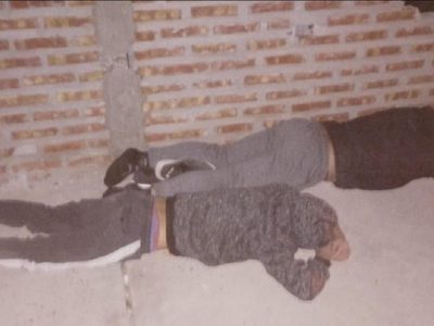 Vecinos de Centenario señalaron como delincuentes a dos jóvenes y los golpearon salvajemente