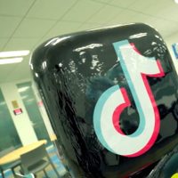 Más gobiernos estatales de EU prohíben usar TikTok