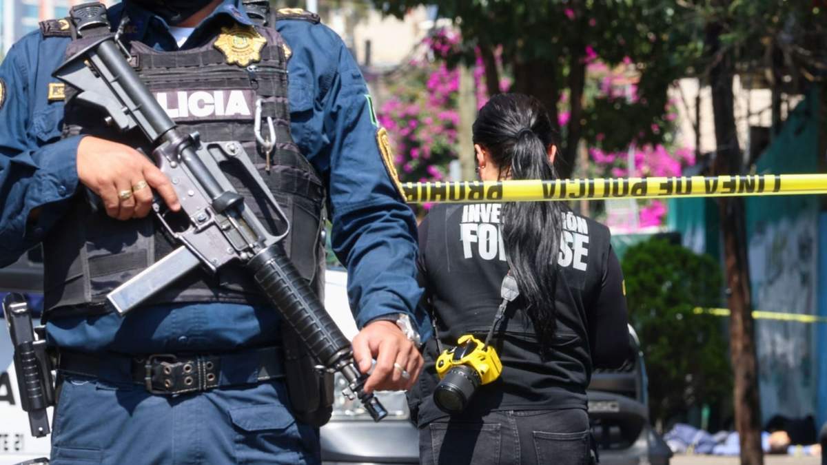CIUDAD DE MÉXICO, 20MAYO2026.- Un hombre mata a su acompañante y luego se suicida, lo que provocó una intensa movilización en la zona. Los hechos en la avenida México-Tacuba y cerrada de Allende, en la colonia Nueva Argentina