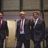 AMLO pide a legisladores no meter las manos en el proceso para elegir al líder de Morena