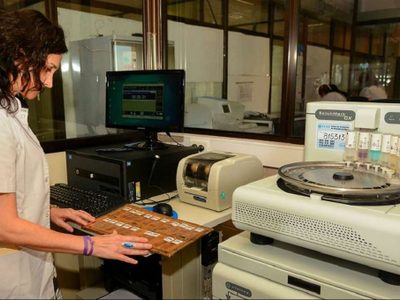 Denuncian falta de insumos básicos en el laboratorio del Castro Rendón que analiza las biopsias