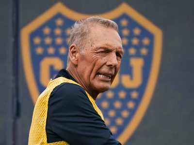 Podrían irse: los jugadores de Boca que Miguel Ángel Russo no tendrá como primera opción