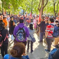 Organizaciones sociales se movilizaron en Neuquén para exigir cumplimiento de obras y denunciar persecución judicial