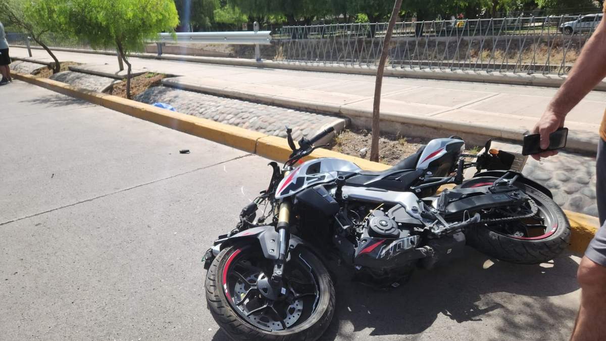 Un motociclista murió tras un violento accidente en la costanera
