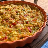 Tarta de pollo y verduras: la receta rápida que podés preparar con las sobras de pollo de ayer