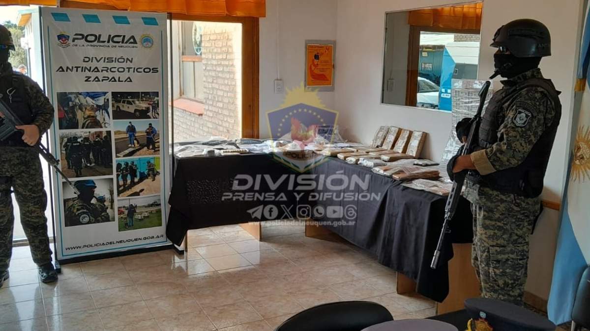 Oficiales que participaron de los allanamientos a la red criminal. Fuente: (Policía de Neuquén)