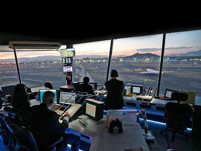 Los esposos Valdés-Gallardo, padres del caos en el espacio aéreo