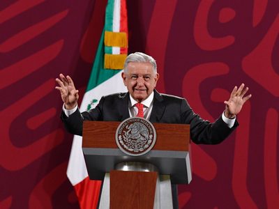 AMLO describe a su "corcholata" para presidir la SCJN