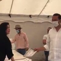 Funcionaria de casilla encara a candidato: "Aquí tienen al misógino número uno de San Luis"