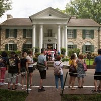 Juez en Tennessee frena la venta de la antigua residencia de Elvis Presley, Graceland