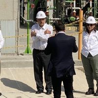 Desde la refinería de Salamanca, AMLO insiste en que ya acabó el robo desde el interior de Pemex