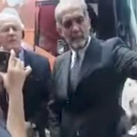 Presidente de Confamilia lamenta haber tapado la boca a la joven que lo increpó