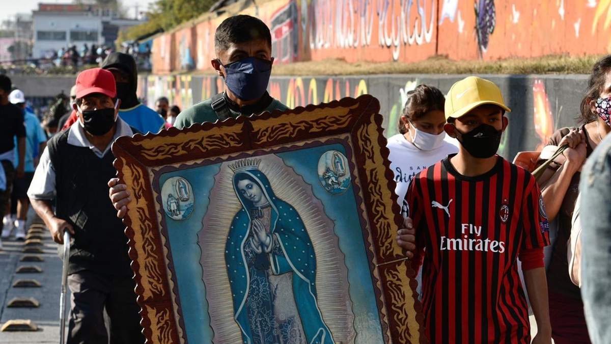 Peregrinos rumbo a la Basílica de Guadalupe
