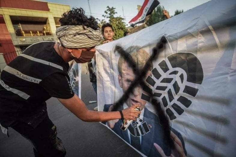 Una protesta en Irak contra el presidente de Francia, Emmanuel Macron. Foto: Ameer Al Mohammedaw/dpa