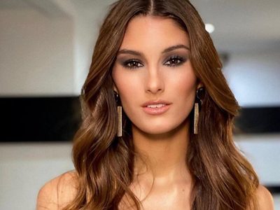 Desde un yate, Lola Latorre se despide del verano con una singular microbikini