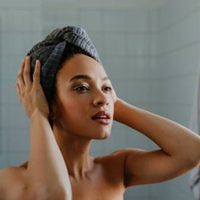 No pierdas tiempo: la mascarilla casera que deja tu cabello brillante y sedoso por varias semanas