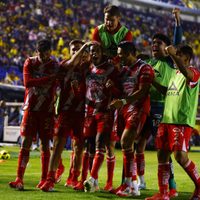 Necaxa corta el paso invicto del tricampeón América (Videos)