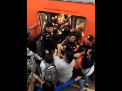 Pelea entre presuntos vagoneros y policías provoca retrasos en la Línea 2 del Metro (Video)