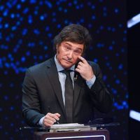 La confianza en el Gobierno retrocedió en enero, aunque supera la de otras gestiones y el promedio reciente
