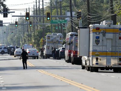 Hombre blanco mata a tres personas negras en tienda en Jacksonville; agresor se suicida