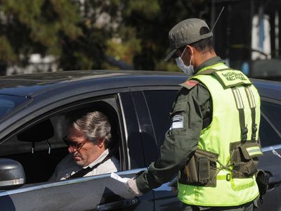 Intentó entrar a Neuquén escondido en el baúl de un auto