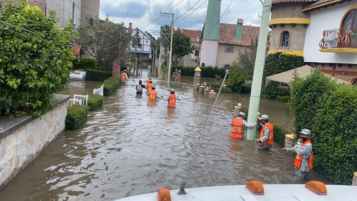 Guardia Nacional auxilia a afectados de las inundaciones en Tequisquiapan