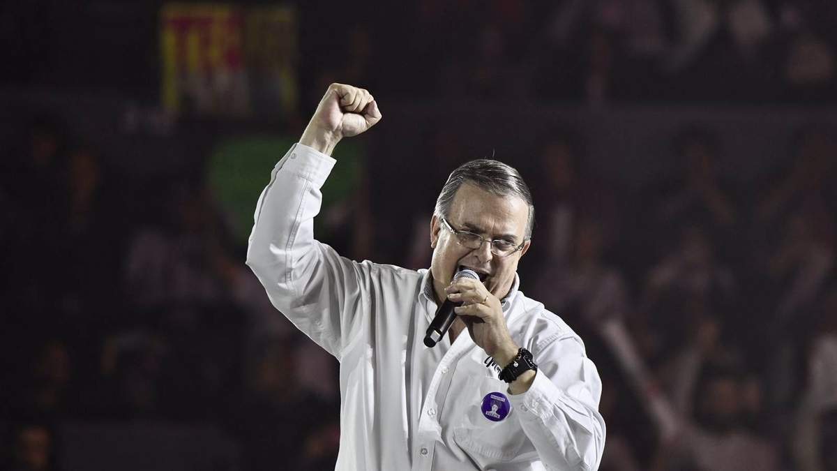 Ebrard. Amagos y denuncias