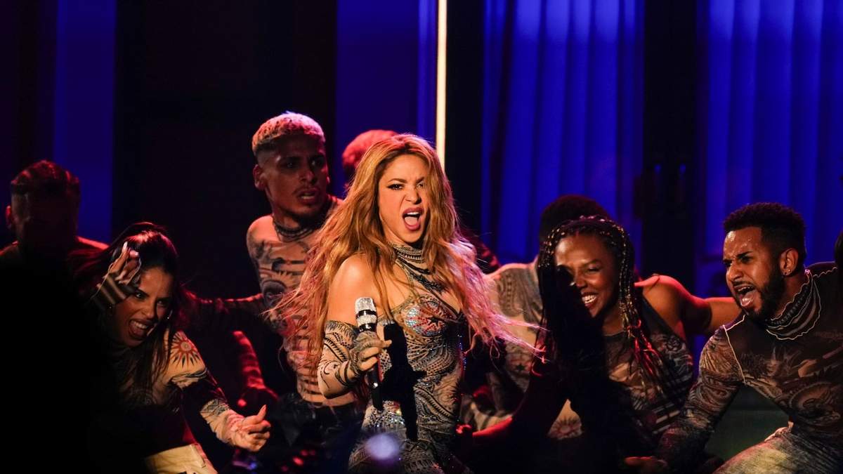 Shakira durante su presentación en la 24a entrega anual del Latin Grammy