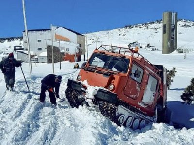 El ente de Termas reparó un vehículo de rescate para cubrir emergencias durante el temporal de nieve en Caviahue