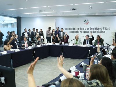 Avanza en el Senado dictamen sobre leyes secundarias en materia energética