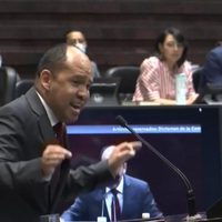 Diputado morenista se mofa de la marcha para defender al INE; lo tunden en redes (Video)