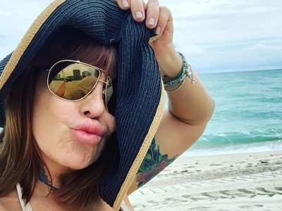 ¿Estás listo? apareció Alejandra Guzmán muy osada de ropa en la playa y ¡todos quedaron encendidos!