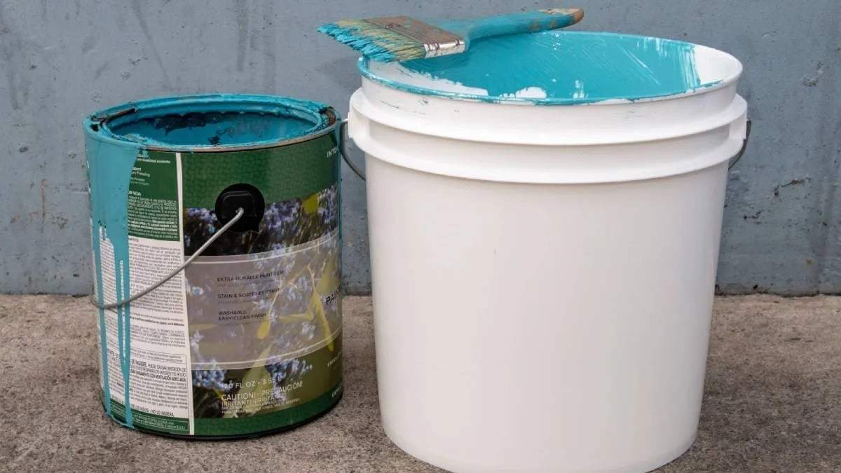 Cómo reciclar con baldes de pintura. Fuente: (X)