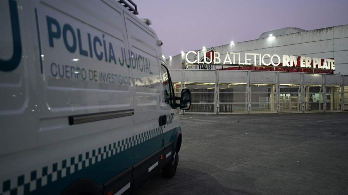 Autoridades porteñas allanaron ayer el estadio de River Plate. Fuente: (Twitter)