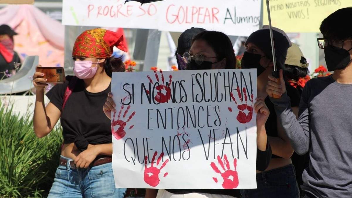 Estudiantes de la UAEH en paro